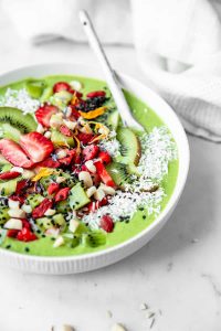 Green-veggie-smoothie-bowl-5